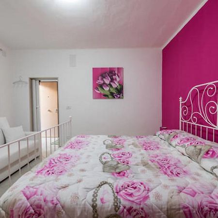 Al Cortile Apartment Bari Bagian luar foto