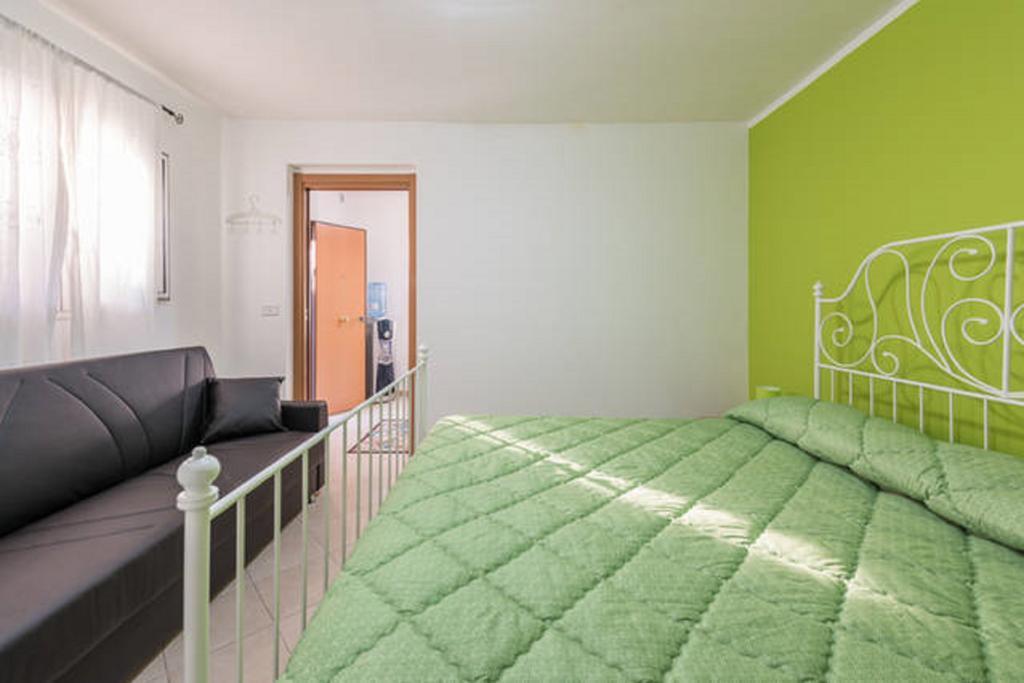 Al Cortile Apartment Bari Bagian luar foto
