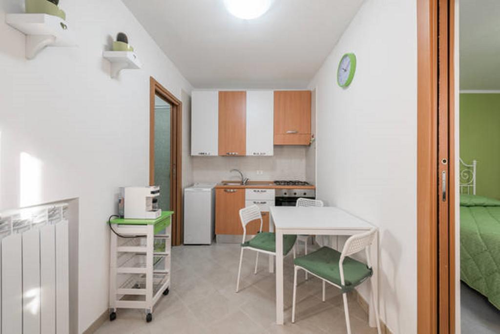 Al Cortile Apartment Bari Bagian luar foto