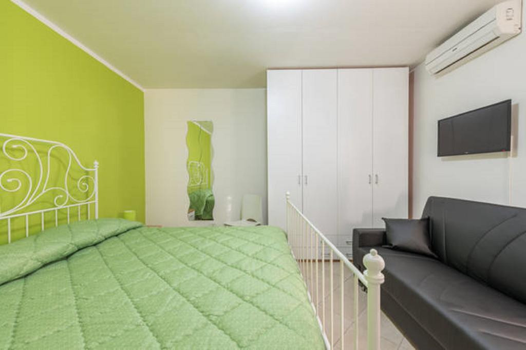 Al Cortile Apartment Bari Bagian luar foto