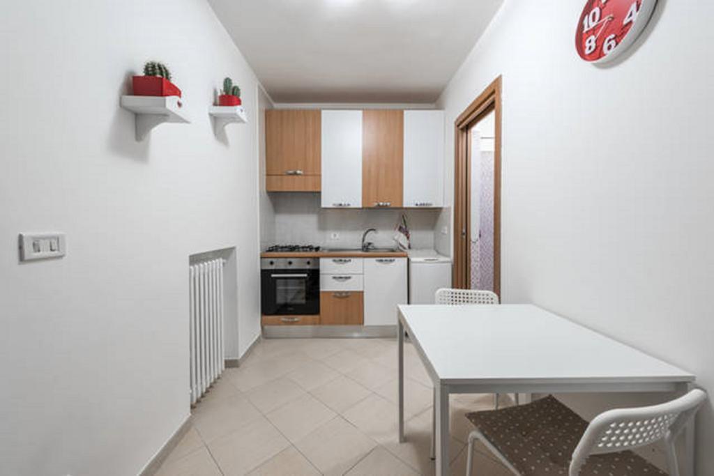 Al Cortile Apartment Bari Bagian luar foto