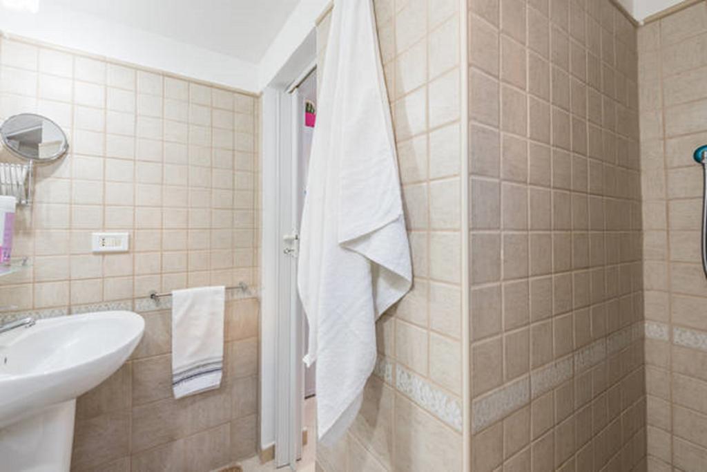 Al Cortile Apartment Bari Bagian luar foto