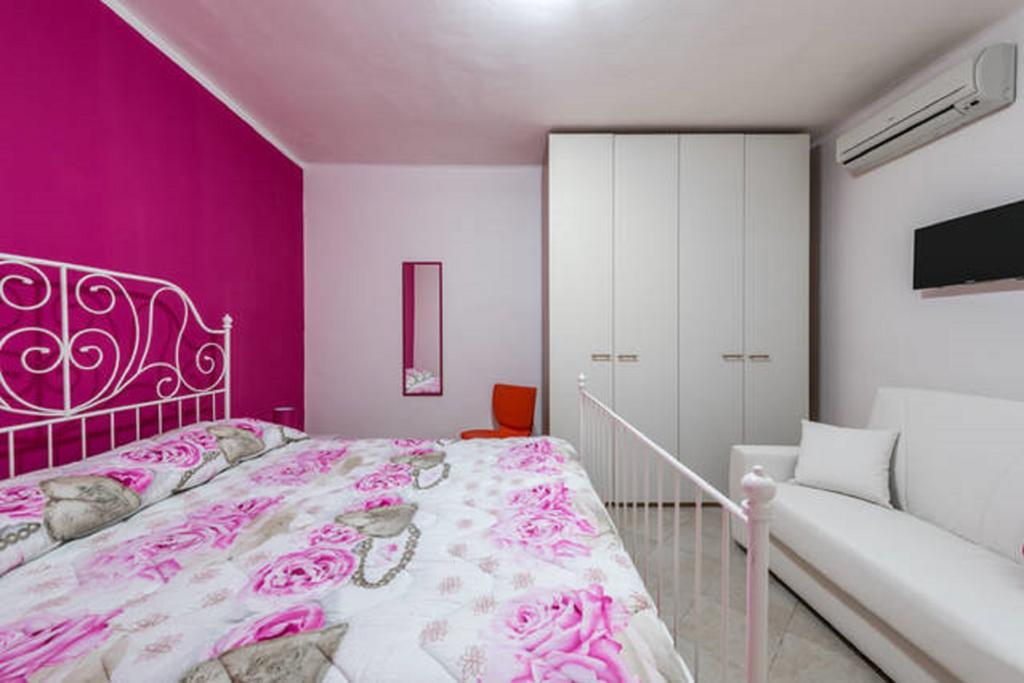 Al Cortile Apartment Bari Bagian luar foto