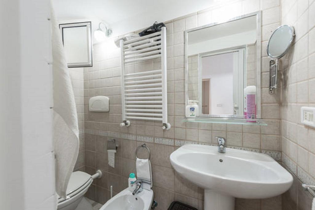 Al Cortile Apartment Bari Bagian luar foto