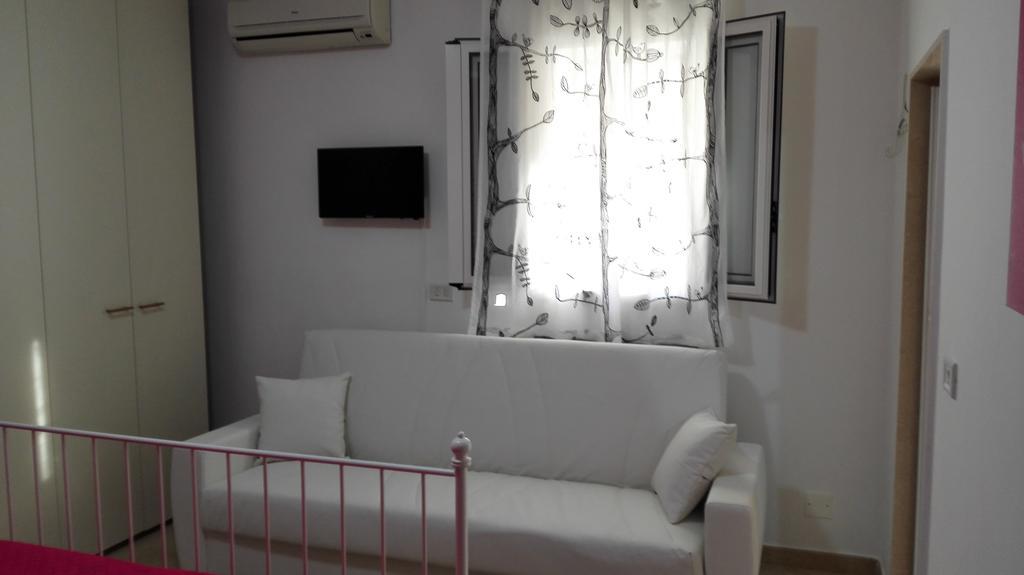 Al Cortile Apartment Bari Bagian luar foto