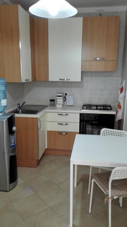 Al Cortile Apartment Bari Bagian luar foto