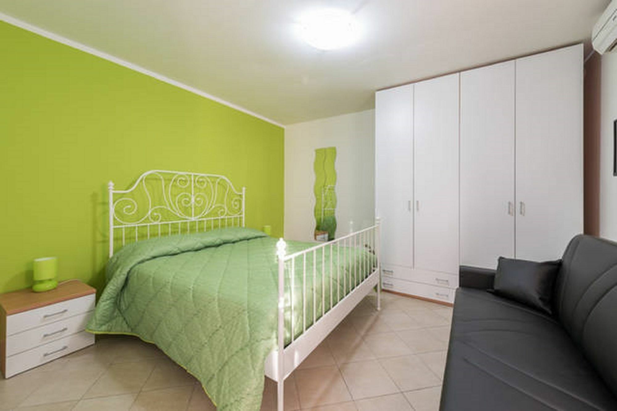 Al Cortile Apartment Bari Bagian luar foto