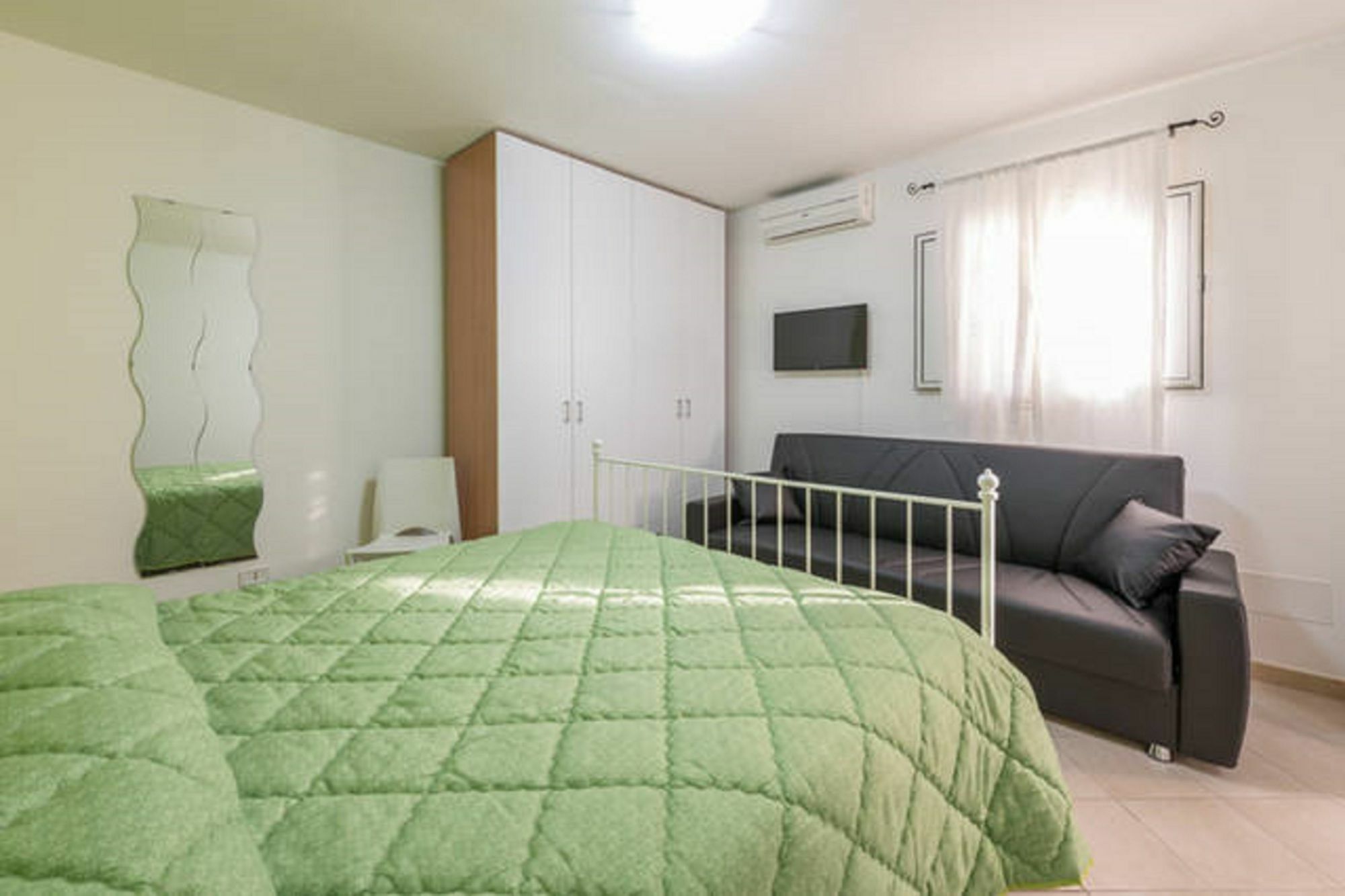 Al Cortile Apartment Bari Bagian luar foto